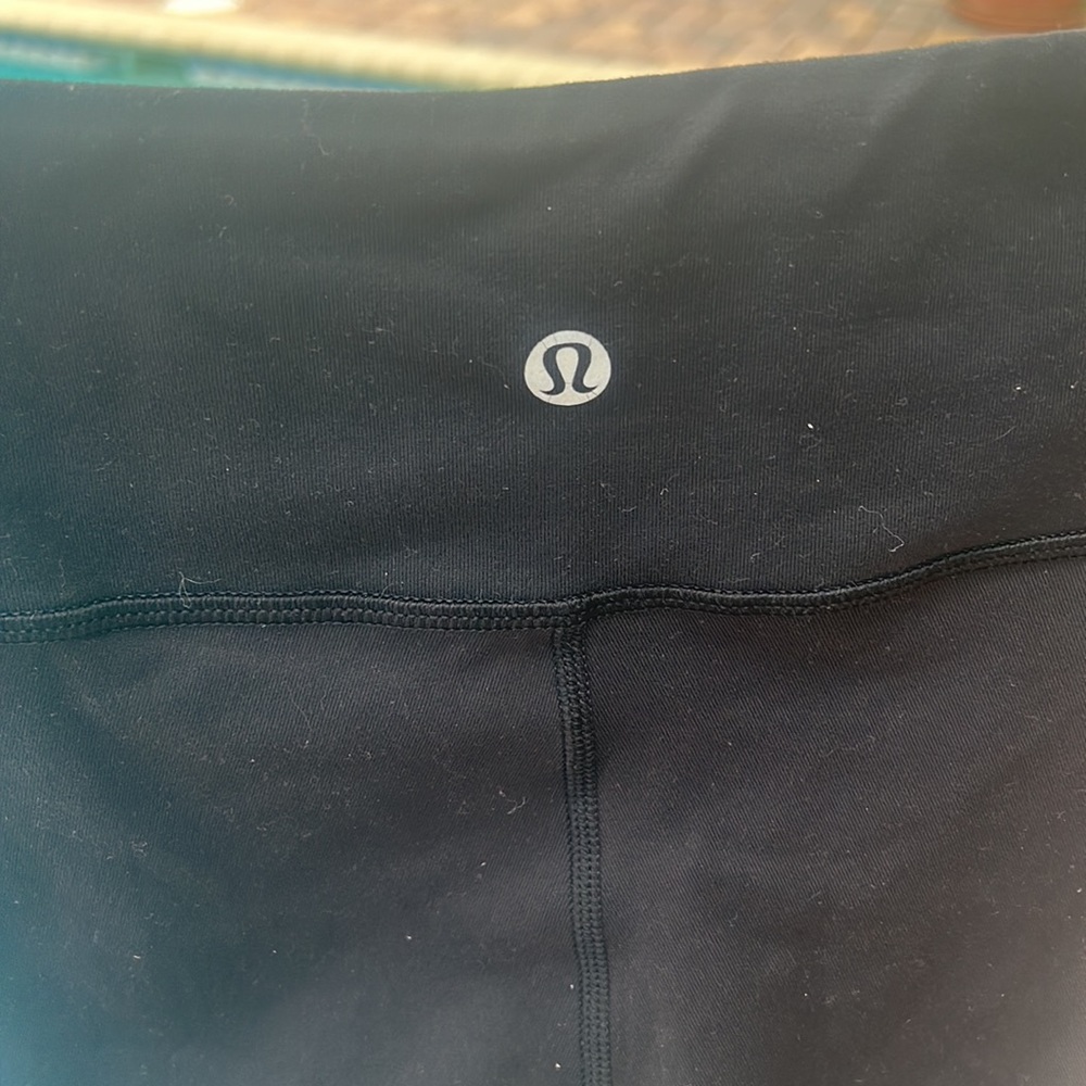 Lululemon Athletica sz 8 Black Cropped Leggings CA 35801 RN 106259 GUC Soft Luon - Picture 17 of 17